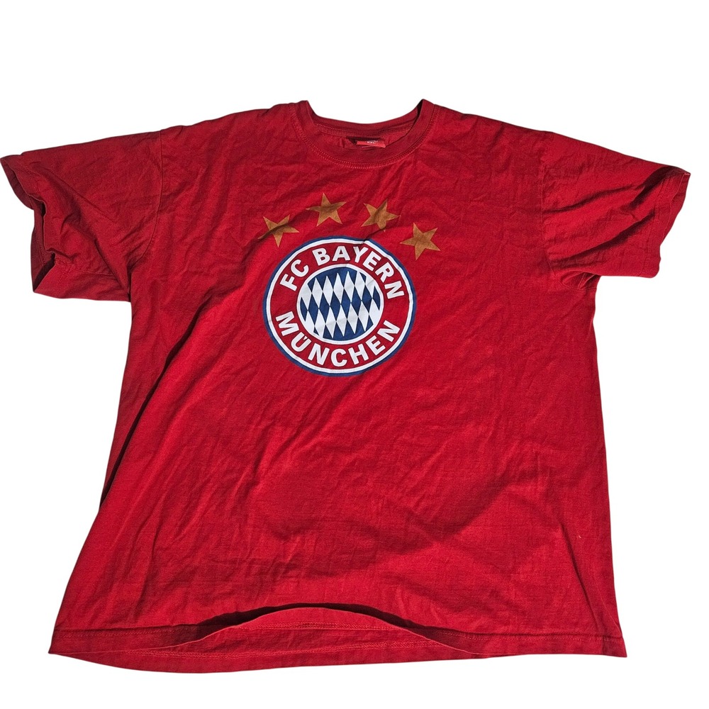 FC Bayern Munchen Mens XXL Red Graphic T-Shirt Soccer Football Club Crest Stars